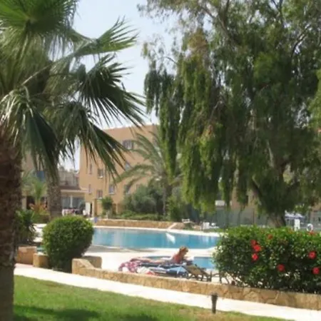 아파트 Kings Palace - Stylish 2 Bed With Sea Views 파포스