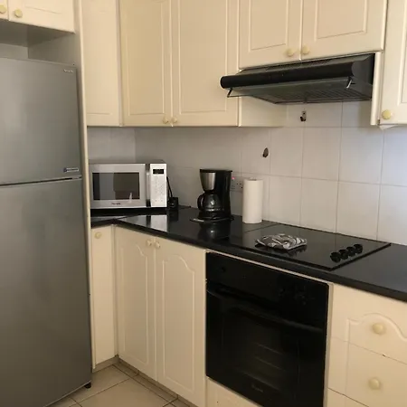 Kings Palace - Stylish 2 Bed With Sea Views 아파트 파포스