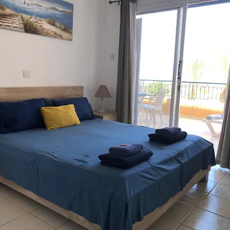 Kings Palace - Stylish 2 Bed With Sea Views דירה פאפוס