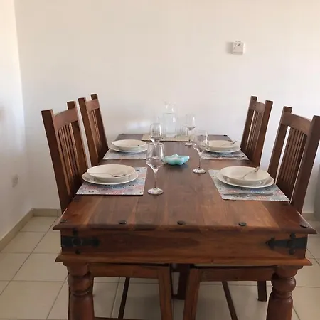 Kings Palace - Stylish 2 Bed With Sea Views Paphos