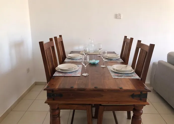 Kings Palace - Stylish 2 Bed With Sea Views パ フォス