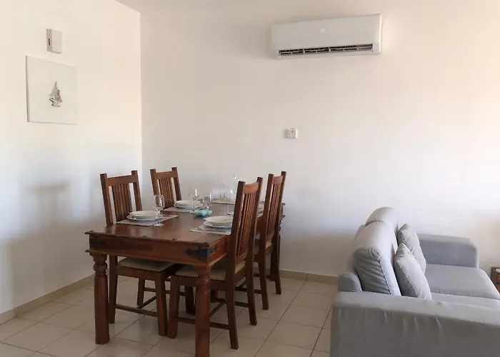 Kings Palace - Stylish 2 Bed With Sea Views * パ フォス