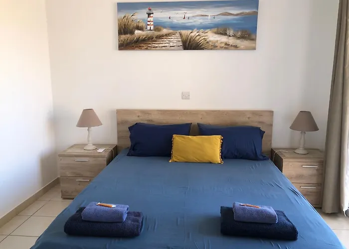 Kings Palace - Stylish 2 Bed With Sea Views Paphos